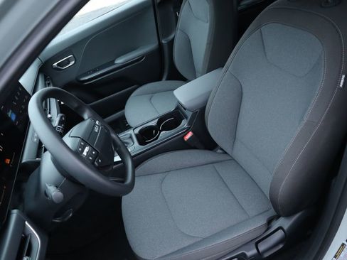 New 2025 Kia K4 LXS image 22