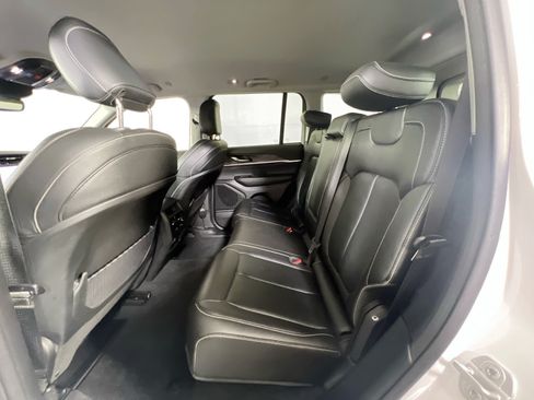 Used 2023 Jeep Grand Cherokee Limited AWD/4WD image 23