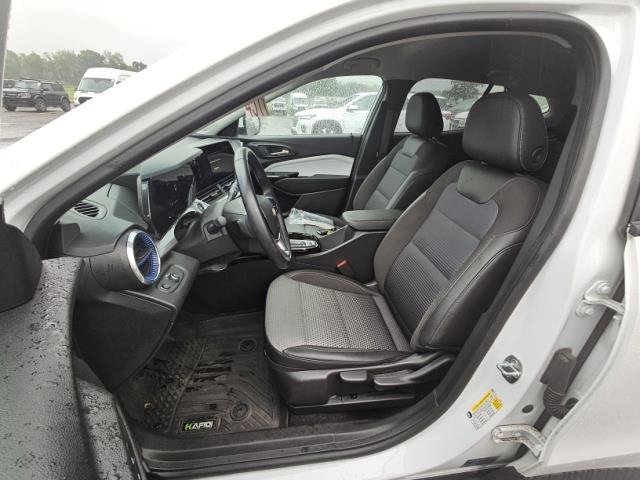 Used 2024 Chevrolet Trax LT w/ Driver Confidence Package FWD image 2