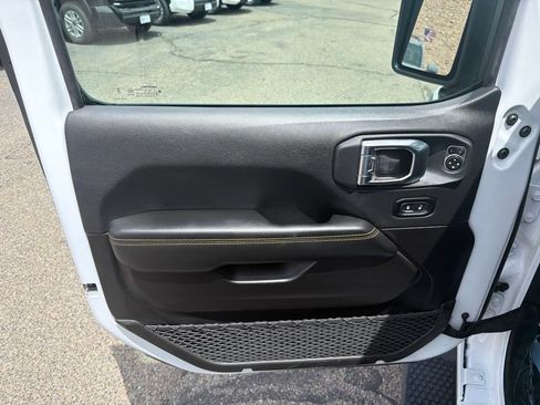 Used 2025 Jeep Wrangler Unlimited Sahara AWD/4WD image 9