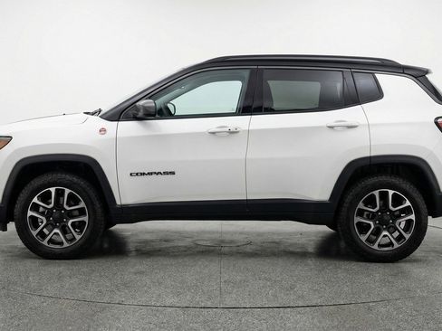 Used 2025 Jeep Compass Trailhawk AWD/4WD image 5