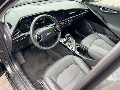 Certified 2023 Kia Niro EX image 13