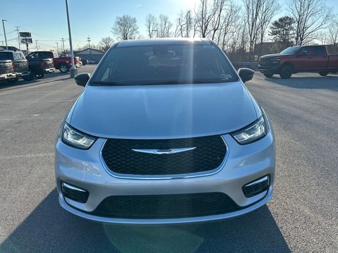 New 2026 Chrysler Pacifica Select image 3