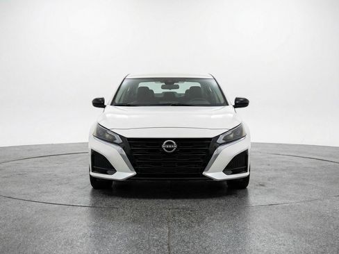 Used 2025 Nissan Altima 2.5 SV image 2