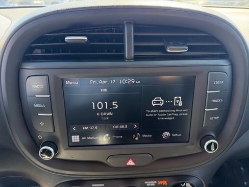 Used 2025 Kia Soul LX w/ LX Technology Package FWD image 20