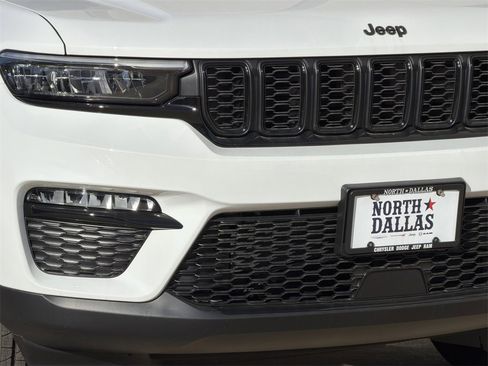 New 2025 Jeep Grand Cherokee Limited w/ Black Appearance Package image 7