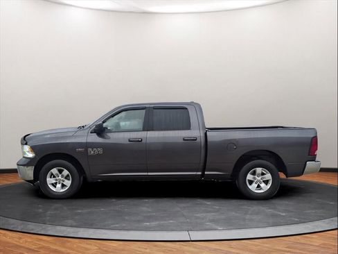 Used 2019 RAM 1500 Classic SLT image 14