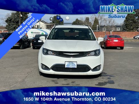 Used 2017 Chrysler Pacifica Touring-L image 17