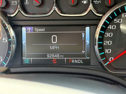 Used 2017 GMC Yukon SLT RWD image 8