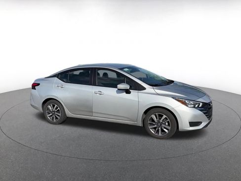Used 2025 Nissan Versa SV image 2