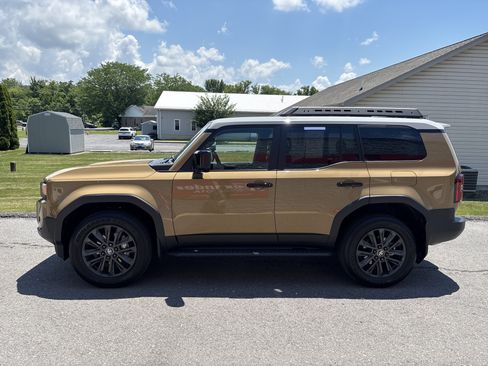 Used 2026 Toyota Land Cruiser w/ Premium Package AWD/4WD image 7