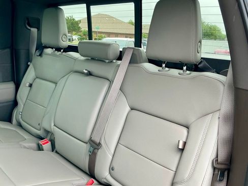 Used 2019 GMC Sierra 1500 SLT w/ SLT Premium Plus Package AWD/4WD image 31