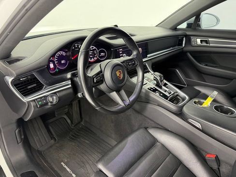 Used 2022 Porsche Panamera image 4