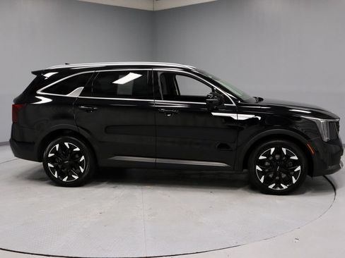 Used 2025 Kia Sorento SX FWD image 13