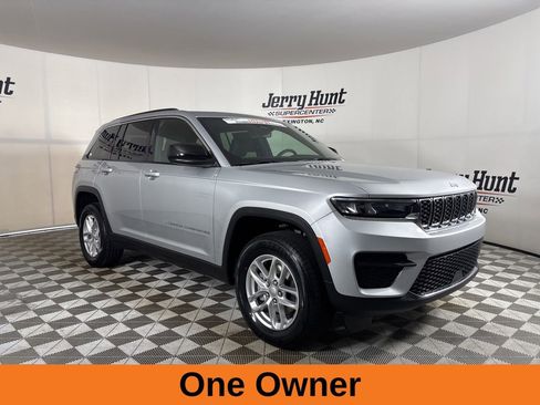 Used 2025 Jeep Grand Cherokee Laredo X w/ Luxury Tech Group I AWD/4WD image 4