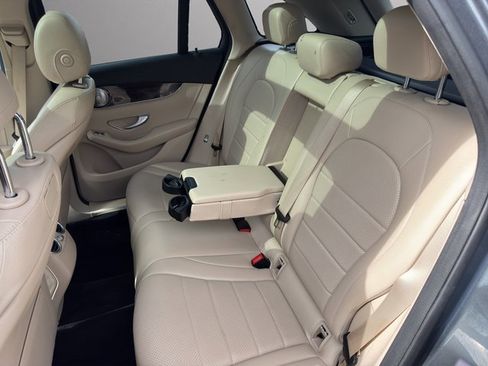 Used 2018 Mercedes-Benz GLC 300 4MATIC image 21
