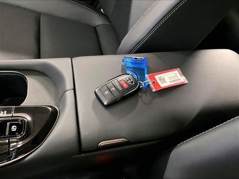 Certified 2025 Toyota Crown Signia image 45