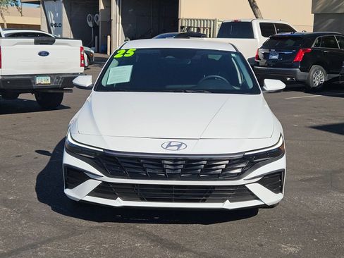 Used 2025 Hyundai Elantra Blue image 2