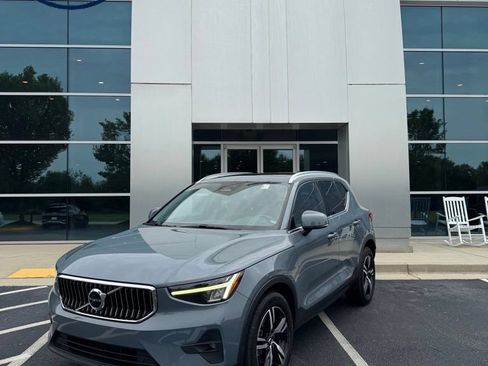 Used 2023 Volvo XC40 B5 Plus AWD/4WD image 1