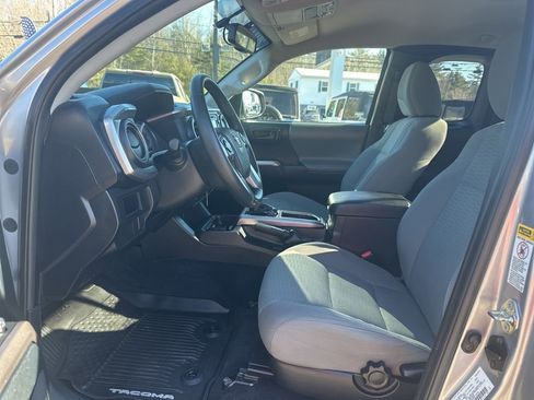 Used 2017 Toyota Tacoma SR5 image 11