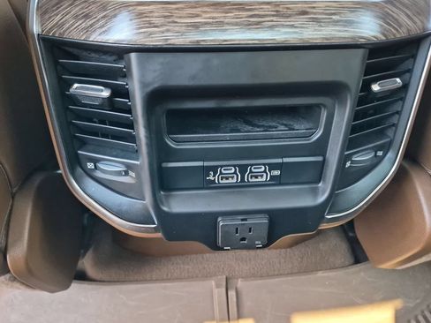 Used 2019 RAM 1500 Laramie AWD/4WD image 34
