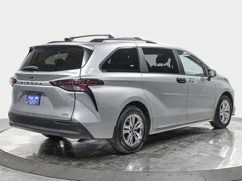 Used 2025 Toyota Sienna XLE w/ XLE Plus Package AWD/4WD image 7