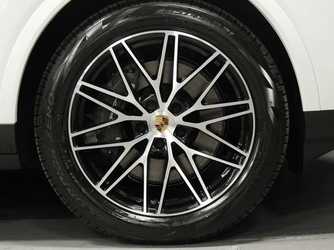 New 2026 Porsche Cayenne AWD/4WD image 9