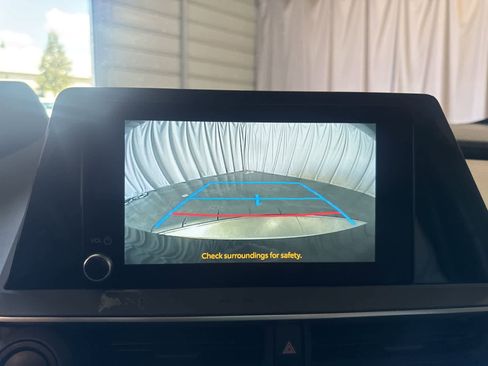 Used 2025 Toyota Prius XLE FWD image 28