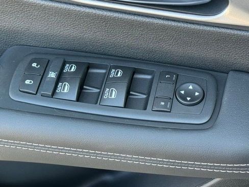 New 2026 Chrysler Pacifica Select AWD/4WD image 9