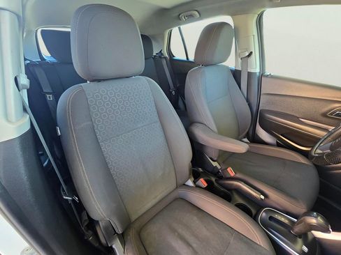 Used 2020 Chevrolet Trax LS image 54