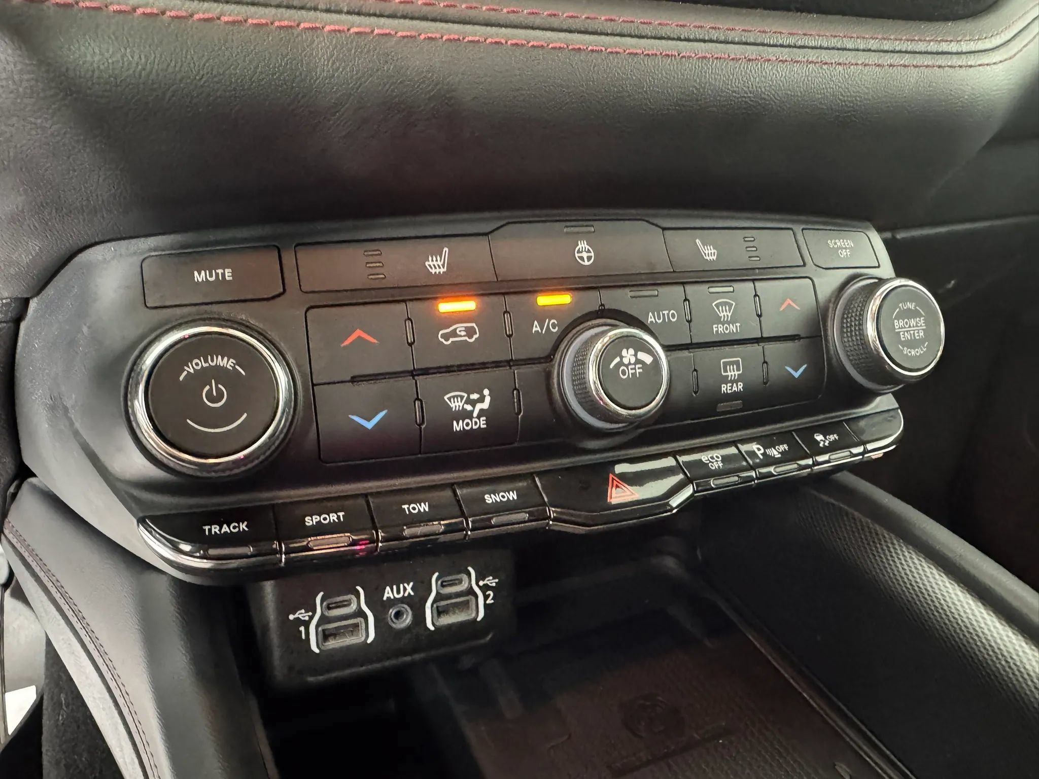 Used 2024 Dodge Durango R/T w/ Tow 'N Go Package AWD/4WD image 22