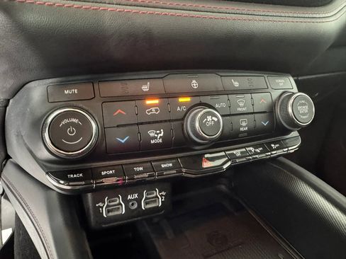 Used 2024 Dodge Durango R/T w/ Tow 'N Go Package AWD/4WD image 22