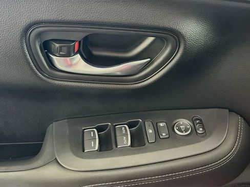 Used 2025 Honda HR-V EX-L image 12