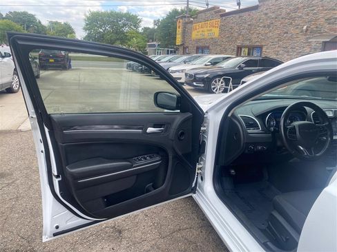 Used 2020 Chrysler 300 Touring w/ Sport Appearance Package RWD image 27