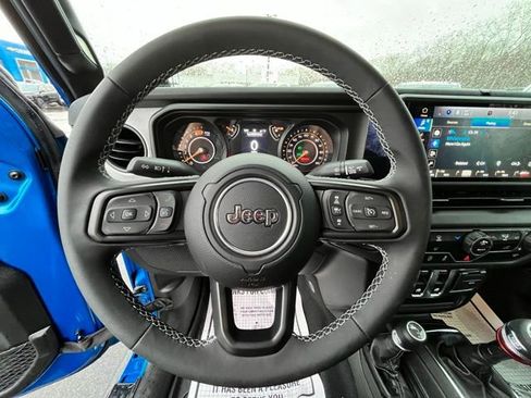 Used 2025 Jeep Wrangler Sport S image 23
