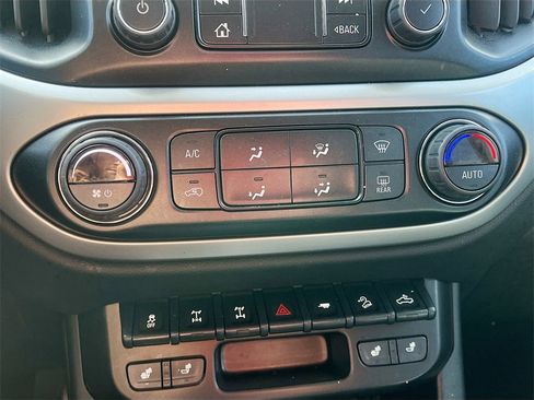 Used 2022 Chevrolet Colorado ZR2 image 16