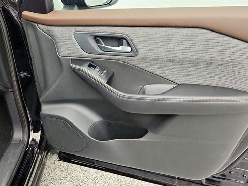 Used 2023 Nissan Rogue SV image 24