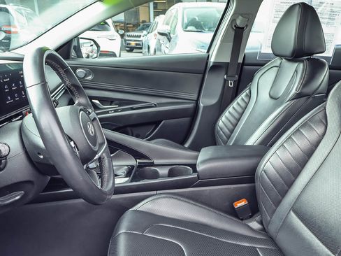 Used 2024 Hyundai Elantra Limited FWD image 15