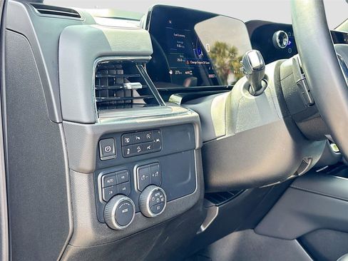 Used 2025 Chevrolet Suburban Z71 AWD/4WD image 10