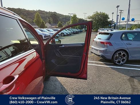 Certified 2023 Volkswagen Tiguan SE w/ Panoramic Sunroof Package AWD/4WD image 42