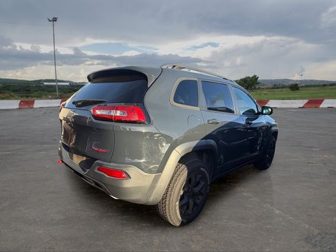 Used 2016 Jeep Cherokee Trailhawk AWD/4WD image 3