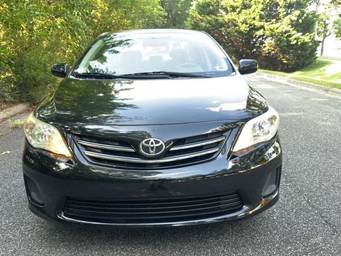 Used 2013 Toyota Corolla LE FWD image 2