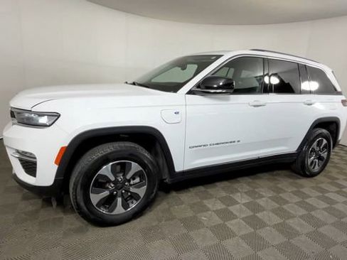Used 2023 Jeep Grand Cherokee 4WD 4xe image 13