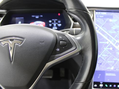Used 2015 Tesla Model S 70 image 10