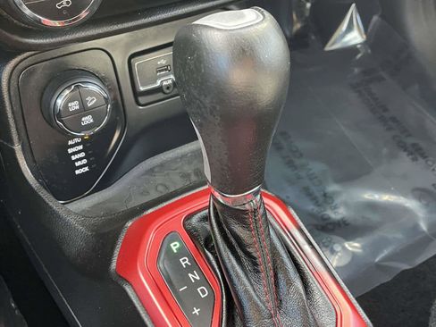 Used 2016 Jeep Renegade Trailhawk image 22
