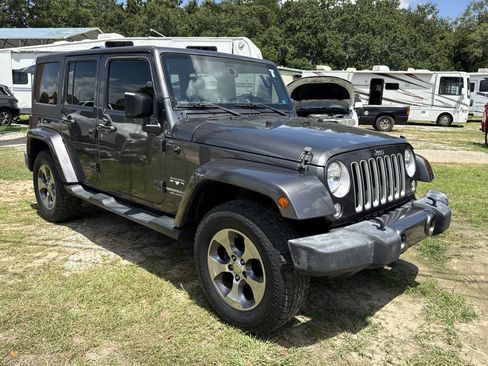Used 2016 Jeep Wrangler Unlimited Sahara w/ Connectivity Group AWD/4WD image 7
