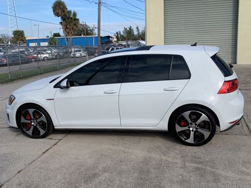 Used 2017 Volkswagen GTI SE image 7