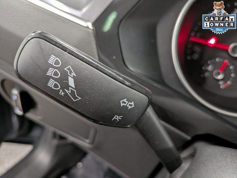 Used 2021 Volkswagen Tiguan SE w/ Panoramic Sunroof Package image 18