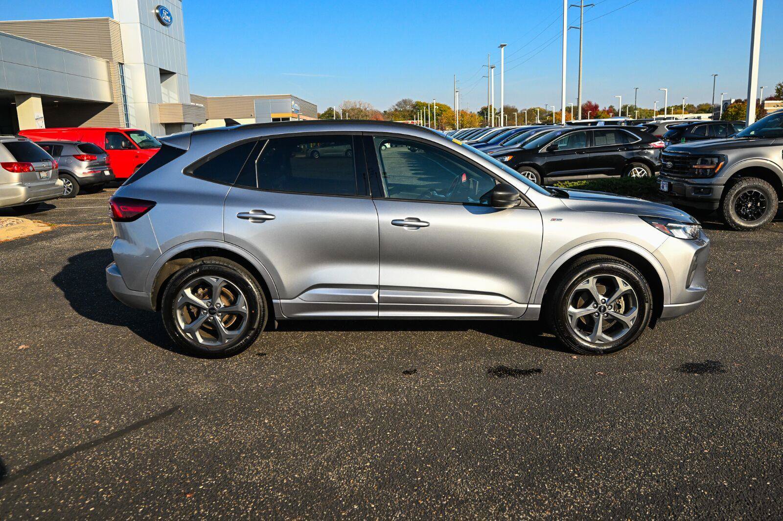 Used 2024 Ford Escape ST-Line w/ Tech Pack #1 AWD/4WD image 3