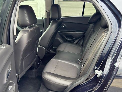 Used 2021 Chevrolet Trax LT AWD/4WD image 13